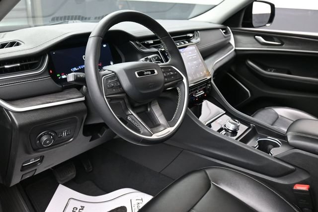 Used 2024 Jeep Grand Cherokee L Limited w/ Black Appearance Package AWD/4WD image 14