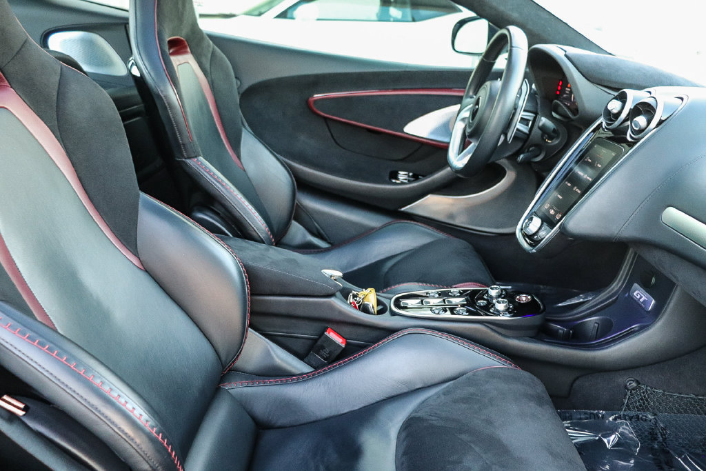 Used 2022 McLaren GT RWD image 17
