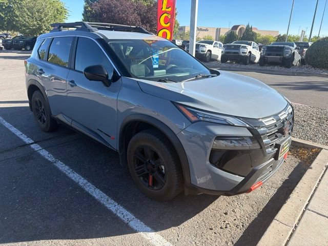 Used 2025 Nissan Rogue SV AWD/4WD image 2