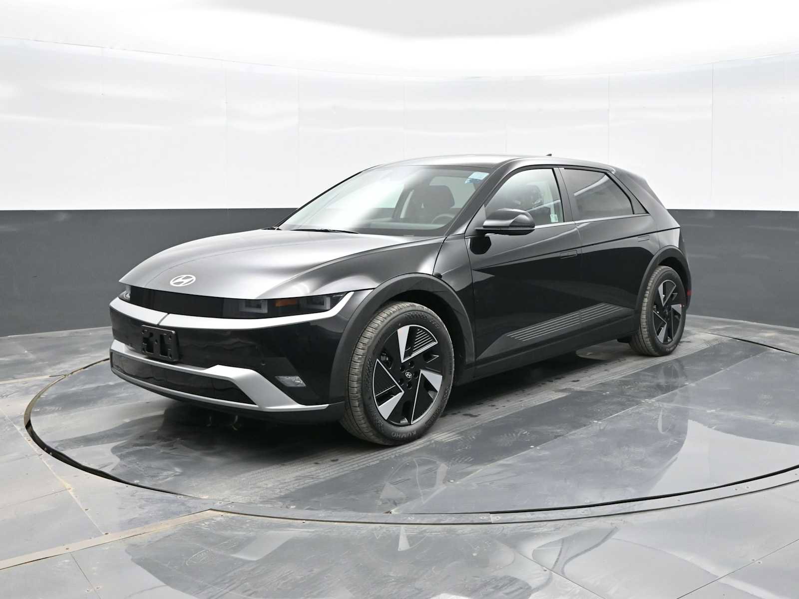 New 2025 Hyundai Ioniq 5 SE image 4