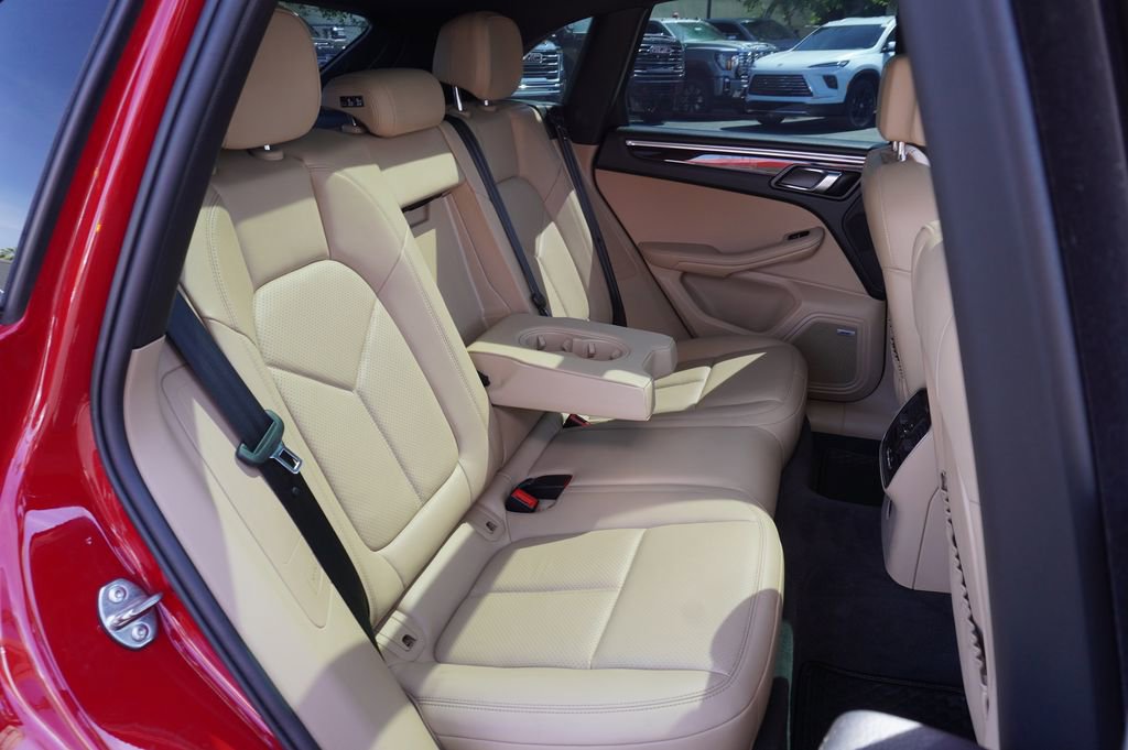 Used 2020 Porsche Macan Base image 9