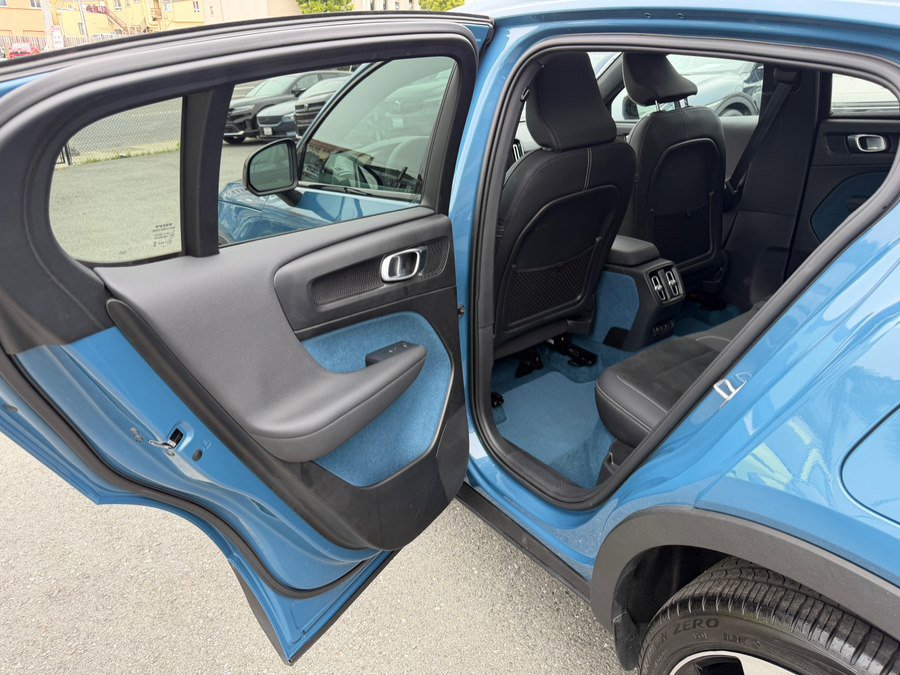 Used 2023 Volvo C40 P8 Recharge Ultimate AWD/4WD image 44