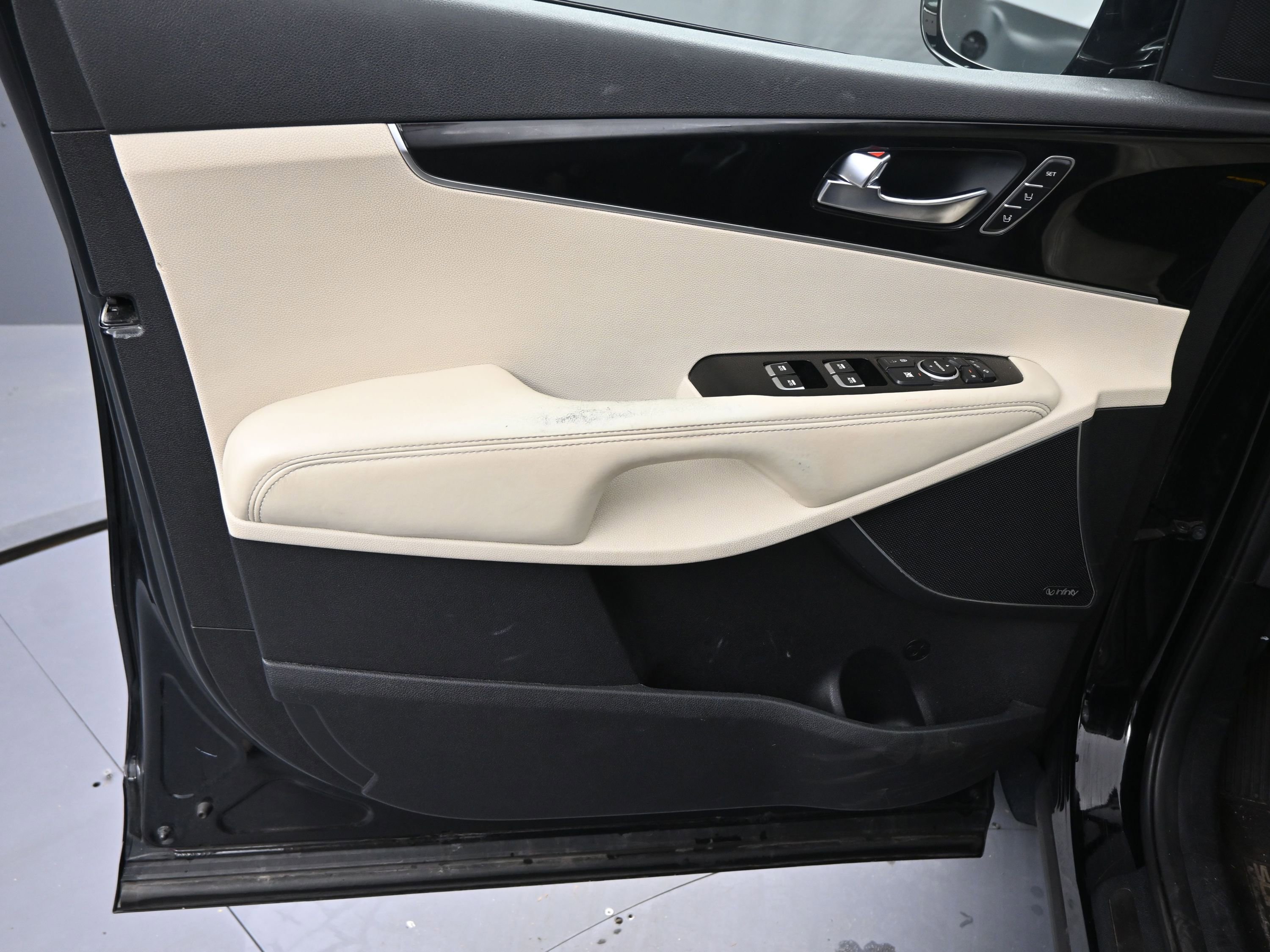 Used 2016 Kia Sorento SX image 15