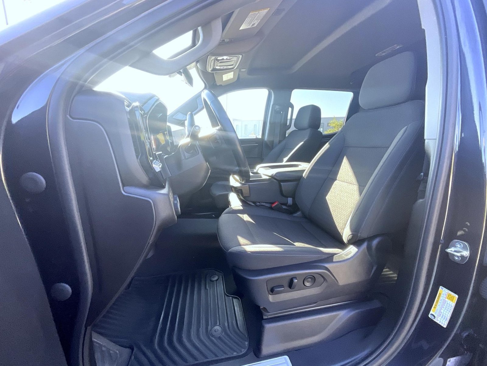 Used 2024 Chevrolet Silverado 1500 LT AWD/4WD image 11