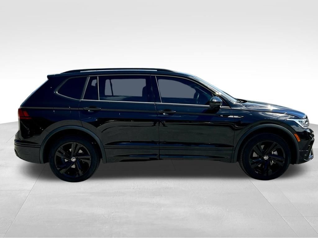 Certified 2024 Volkswagen Tiguan SE R-Line image 7