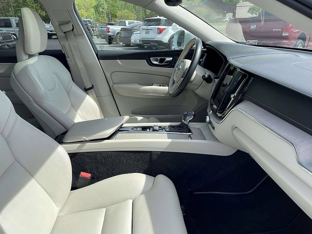 Used 2018 Volvo XC60 T5 Inscription w/ Convenience Package AWD/4WD image 10