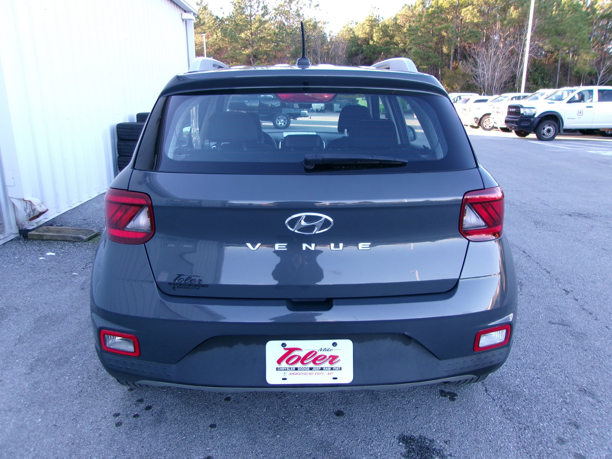 Used 2024 Hyundai Venue SEL FWD image 22
