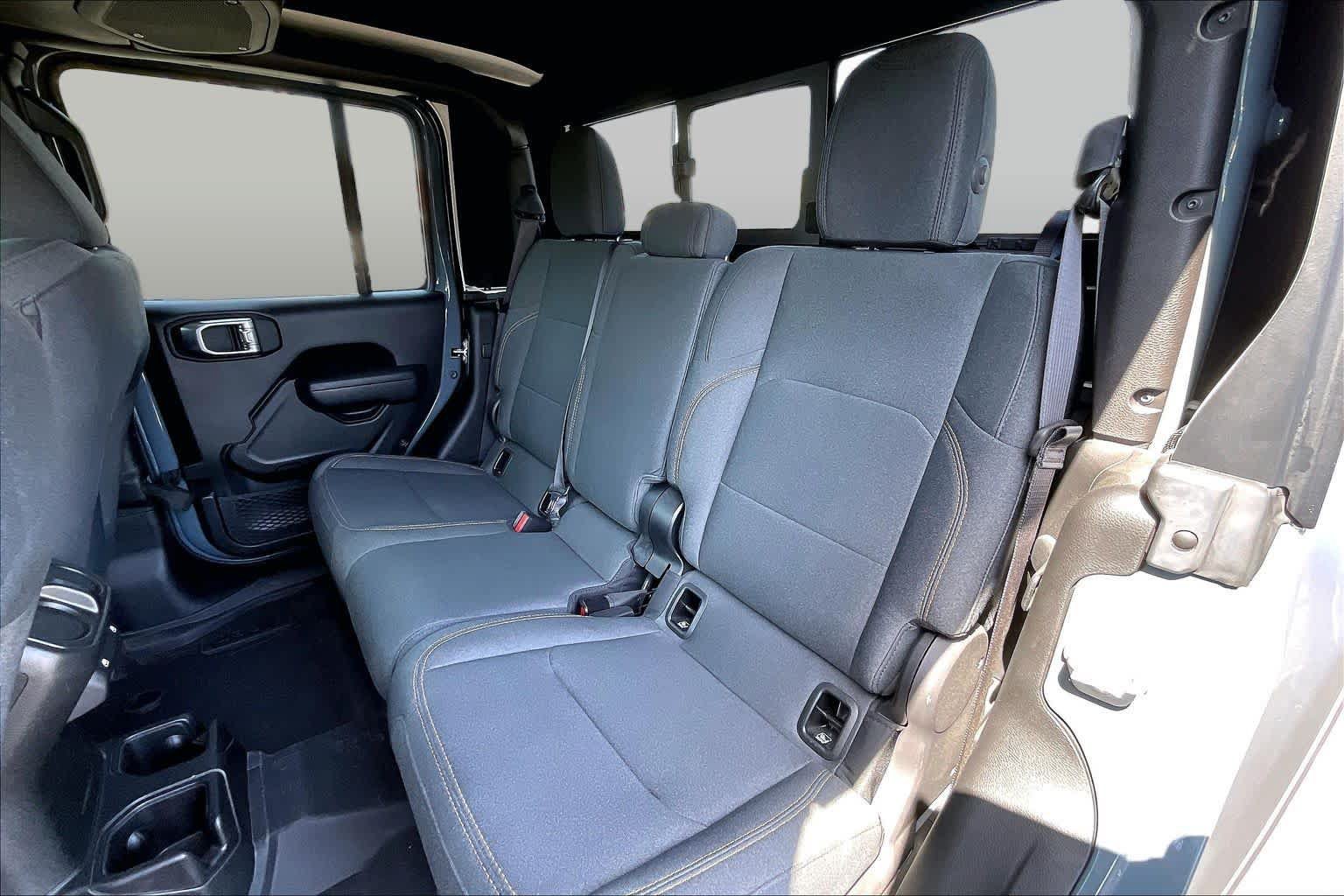 Used 2025 Jeep Gladiator Sport AWD/4WD image 19
