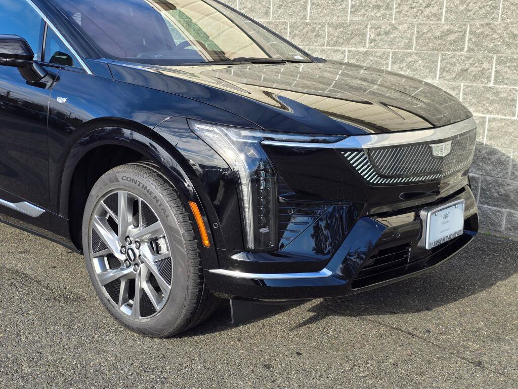 New 2026 Cadillac Optiq Luxury 1 image 14