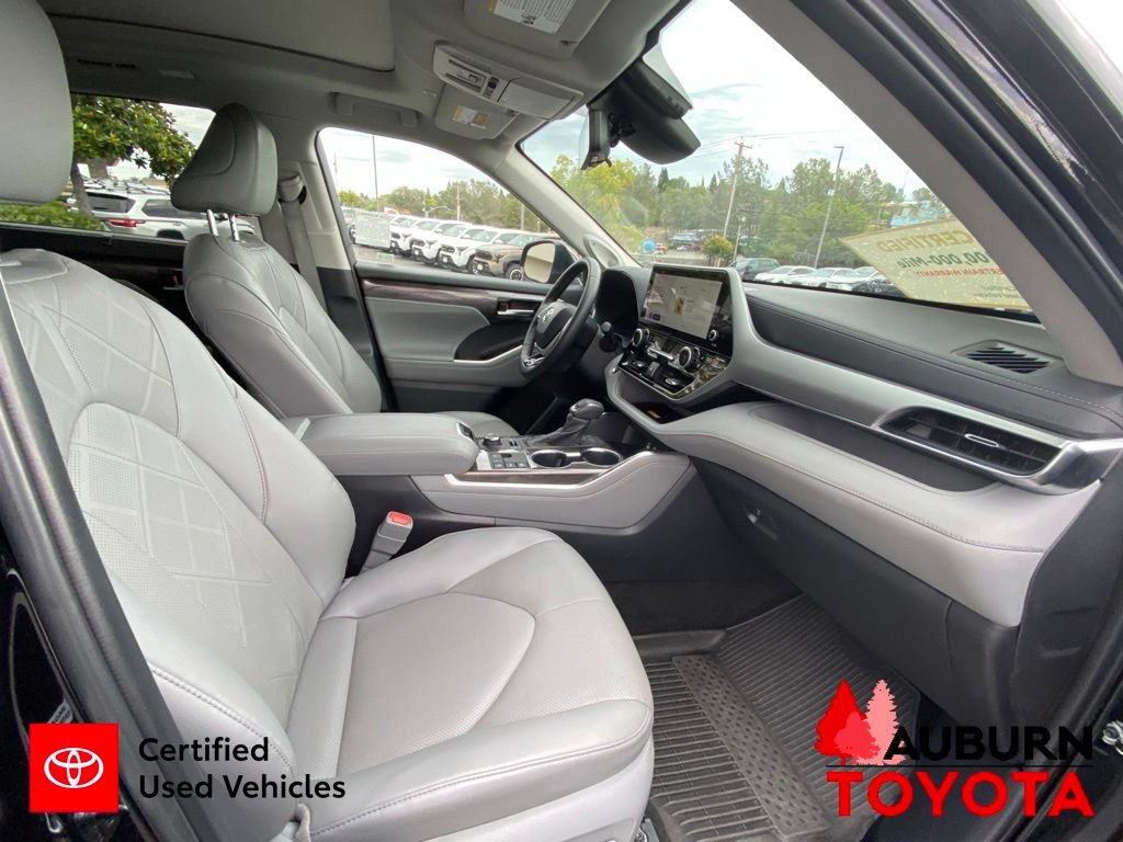 Certified 2024 Toyota Highlander Platinum AWD/4WD image 17