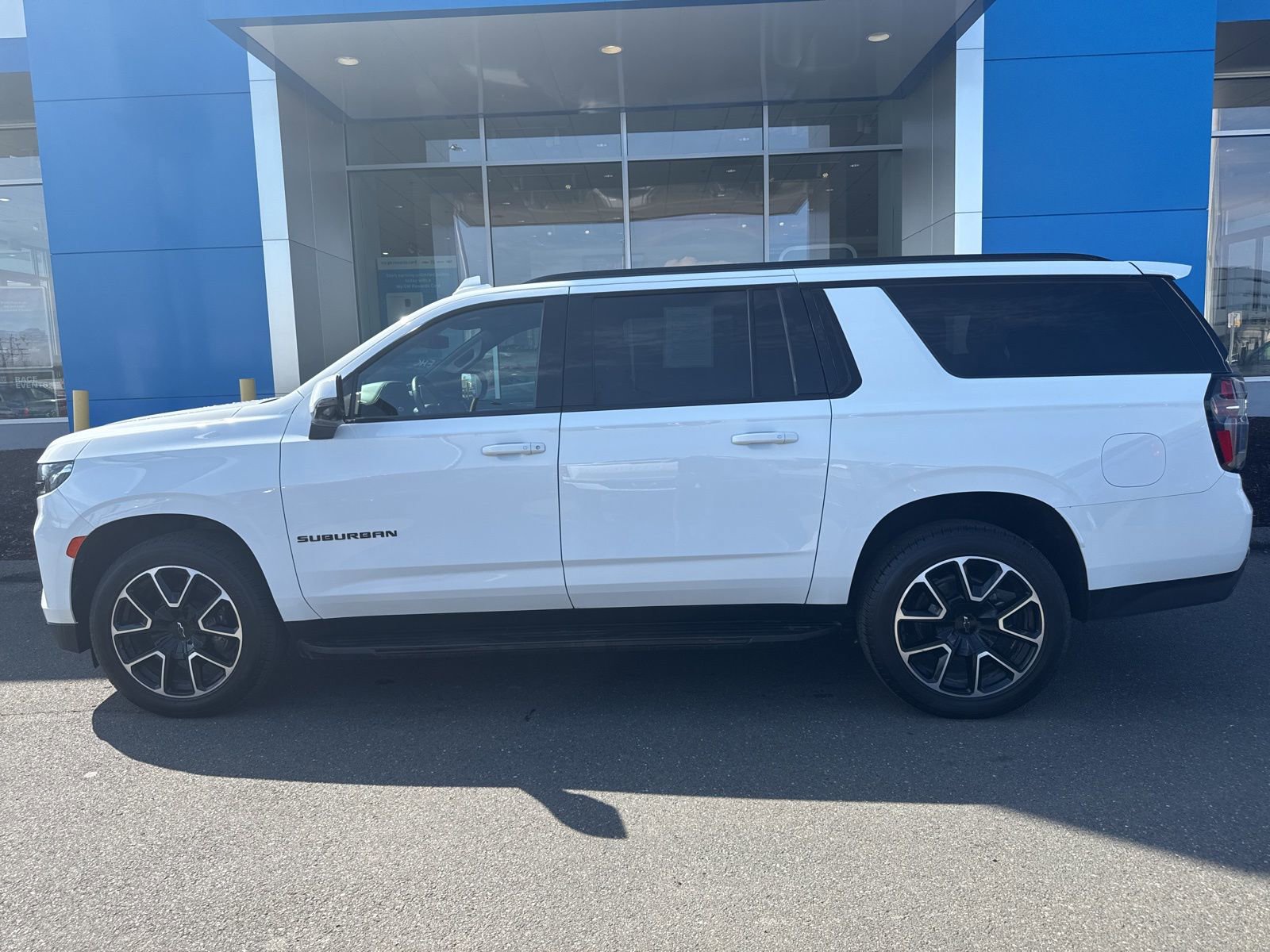 Used 2023 Chevrolet Suburban RST AWD/4WD image 9
