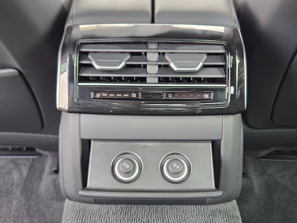 Certified 2025 Audi A8 L 3.0T AWD/4WD image 38