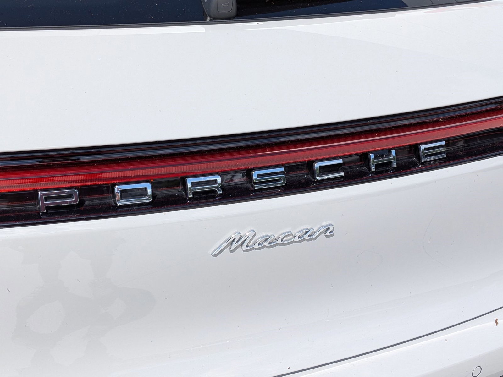 Certified 2025 Porsche Macan AWD/4WD image 13