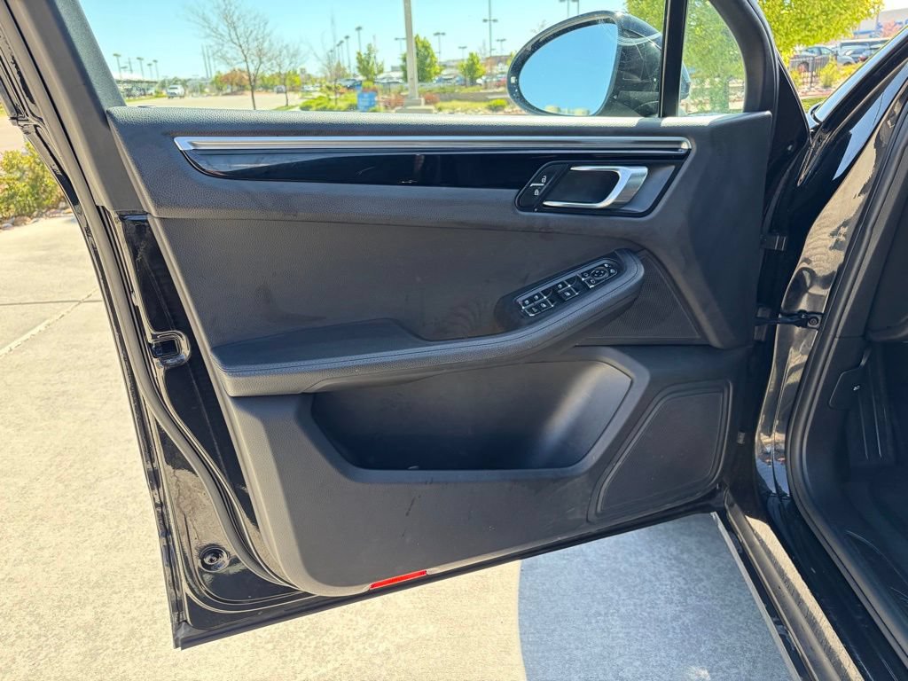 Used 2019 Porsche Macan AWD/4WD image 11