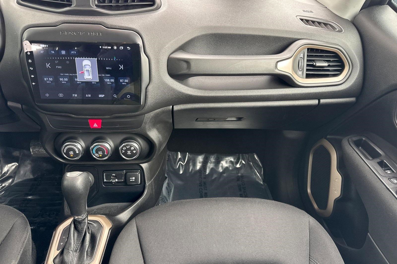 Used 2017 Jeep Renegade Latitude image 29