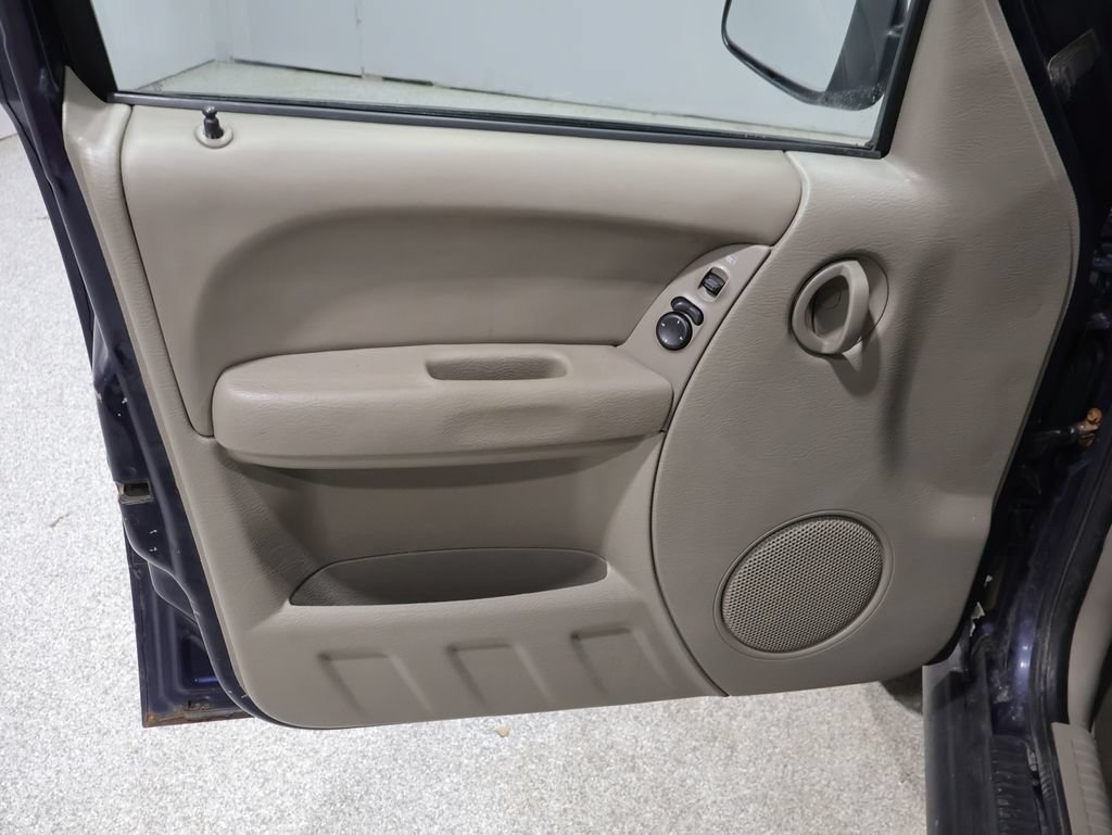 Used 2007 Jeep Liberty Sport AWD/4WD image 12