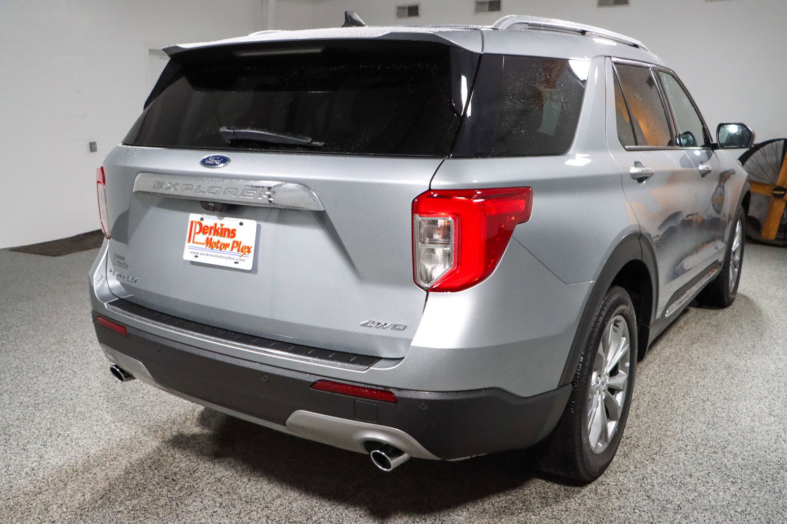 Used 2023 Ford Explorer Limited AWD/4WD image 7