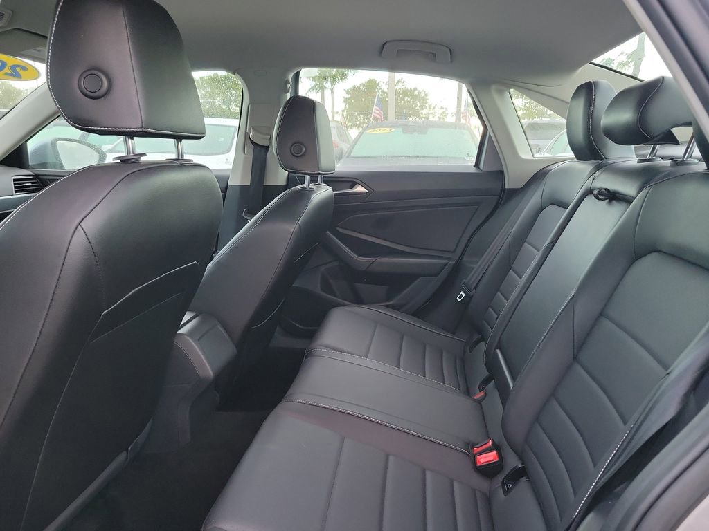 Certified 2022 Volkswagen Jetta SE image 7