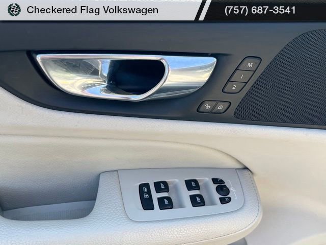 Used 2020 Volvo S60 T5 Momentum FWD image 13
