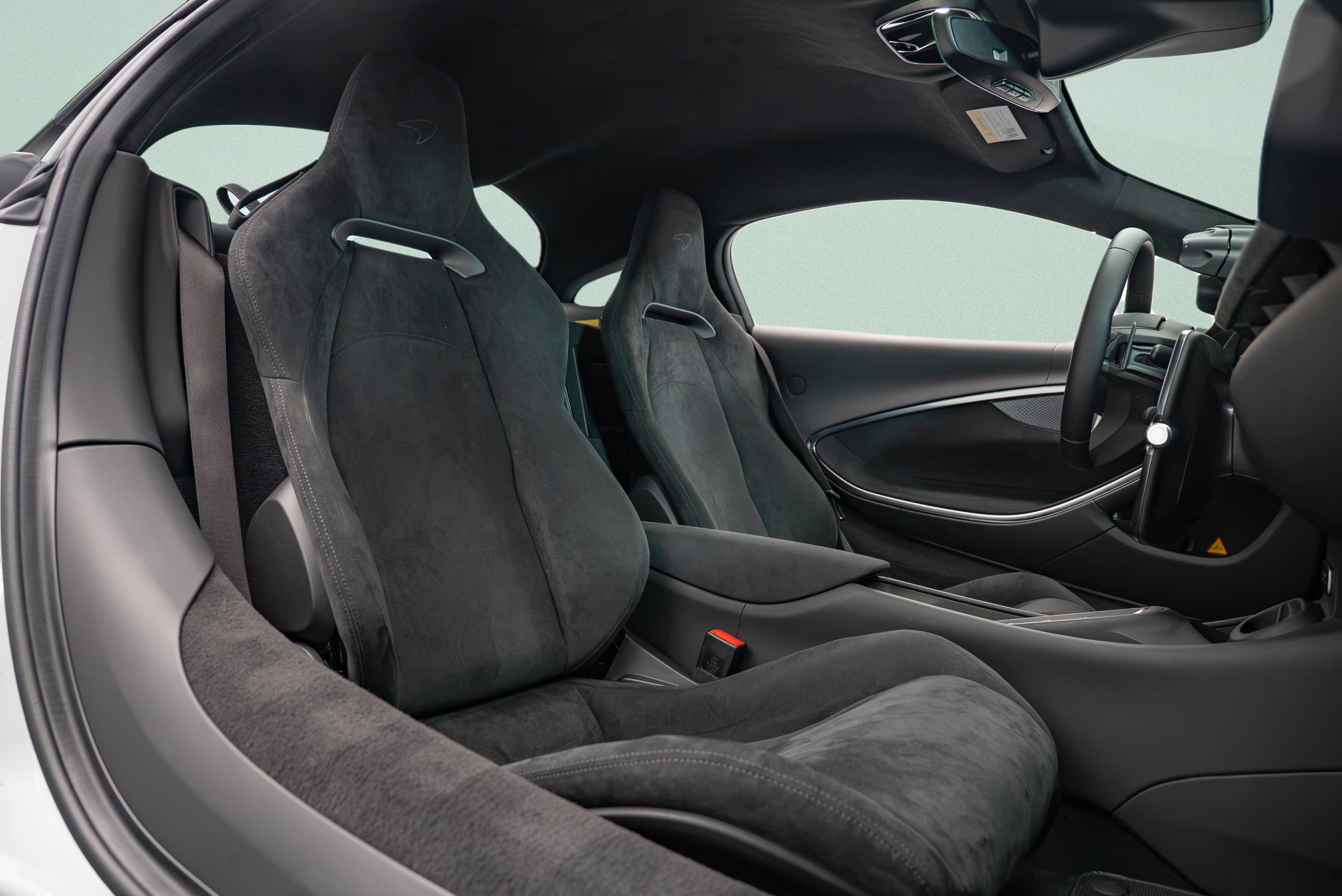 Used 2025 McLaren Artura RWD image 12