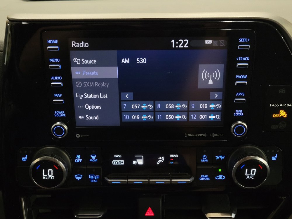 Used 2022 Toyota Highlander XLE AWD/4WD image 25