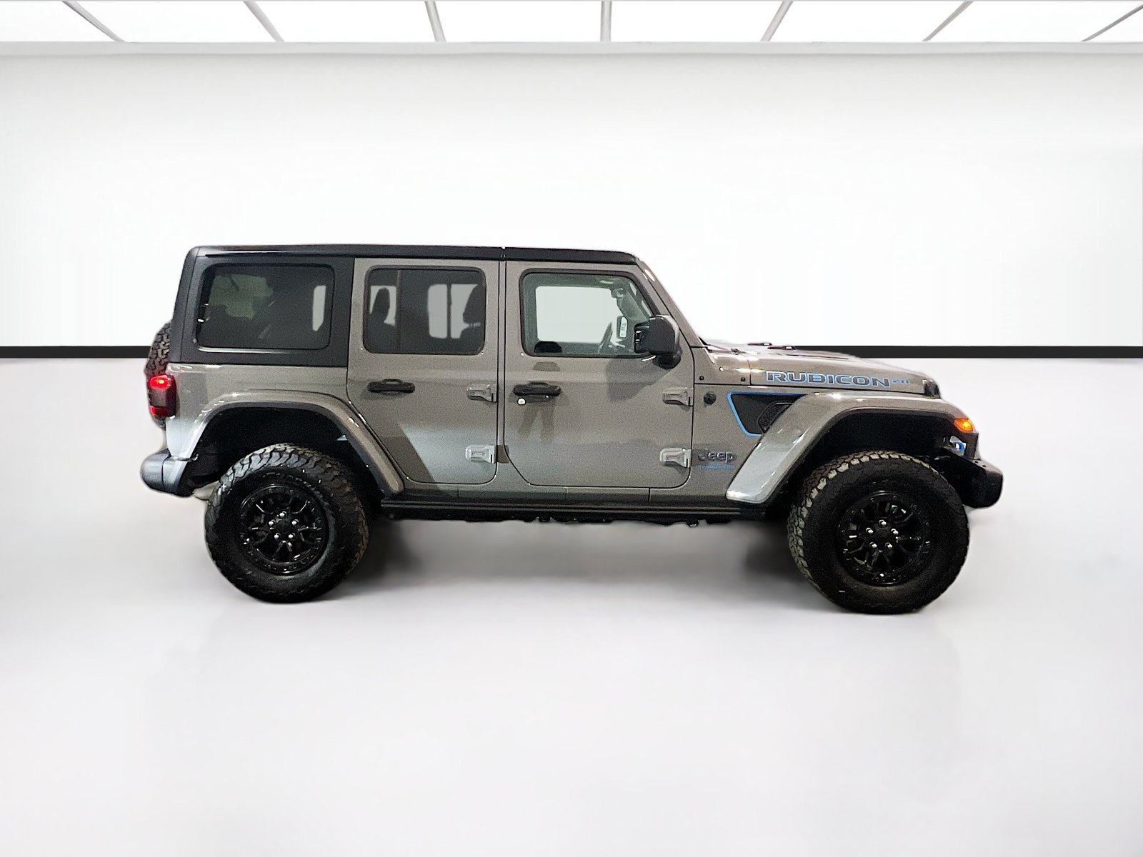 Used 2023 Jeep Wrangler Unlimited Rubicon 4xe AWD/4WD image 24
