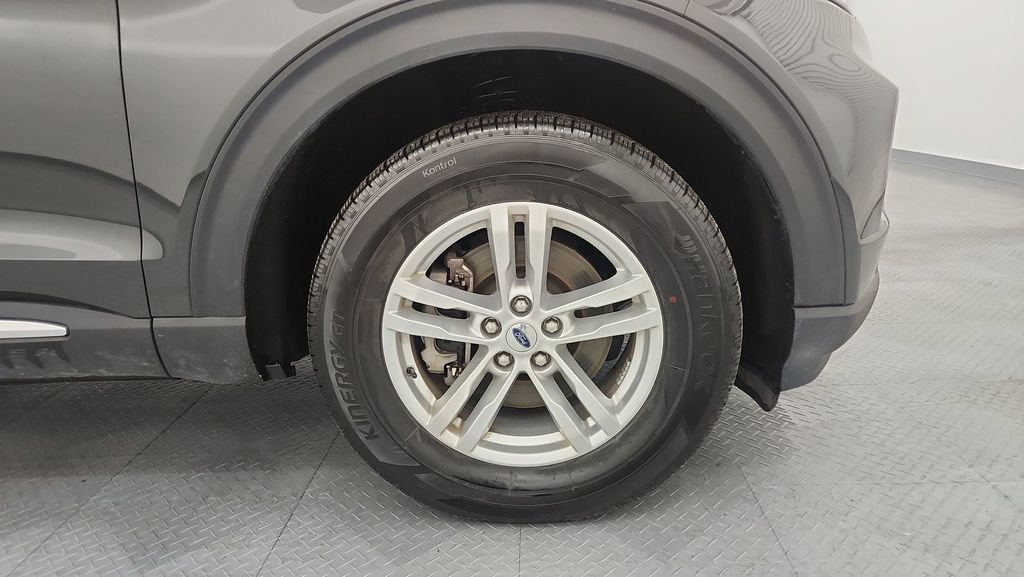 Used 2023 Ford Explorer XLT w/ Equipment Group 202A image 27