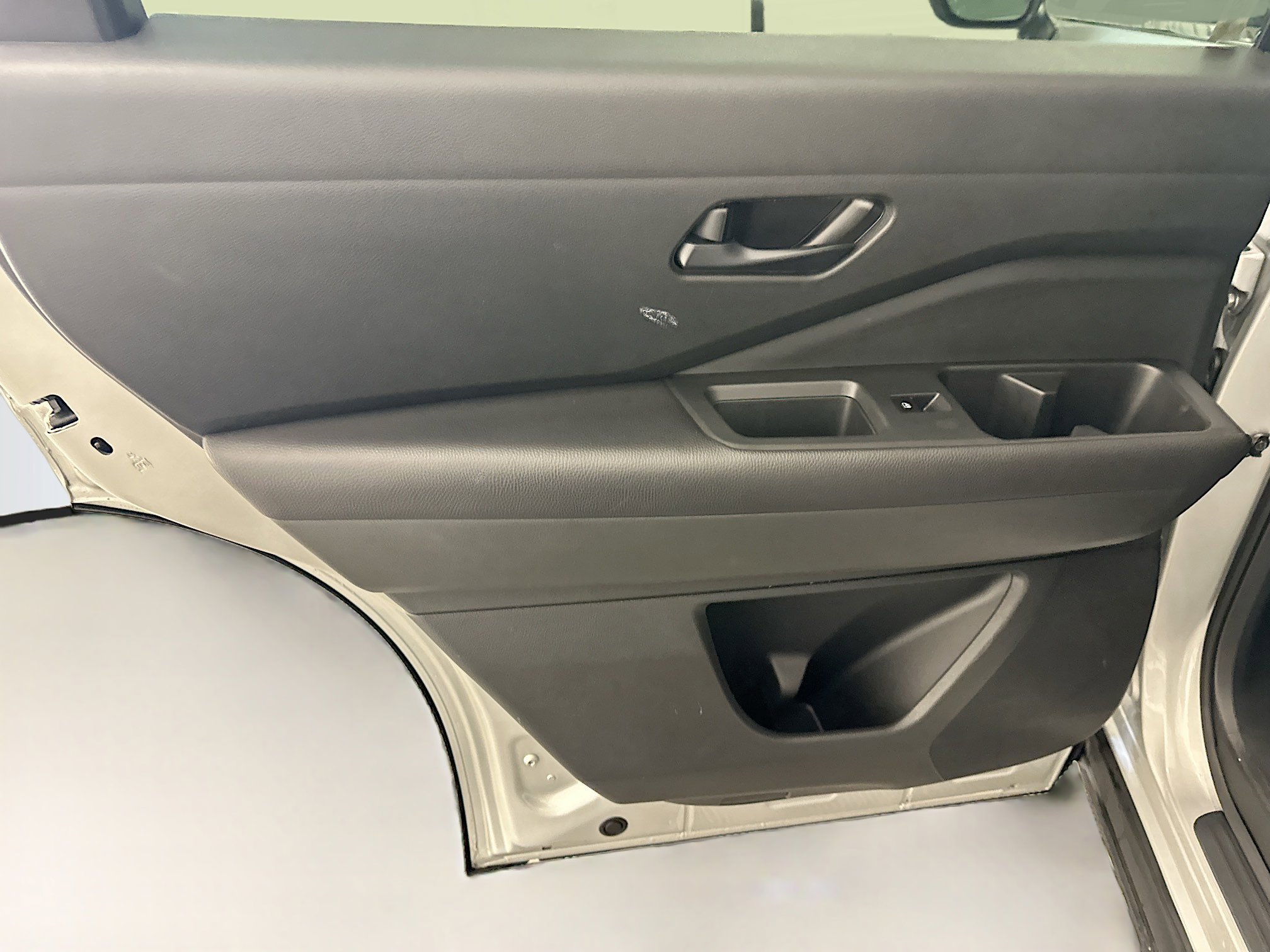 Used 2024 Nissan Pathfinder S image 26