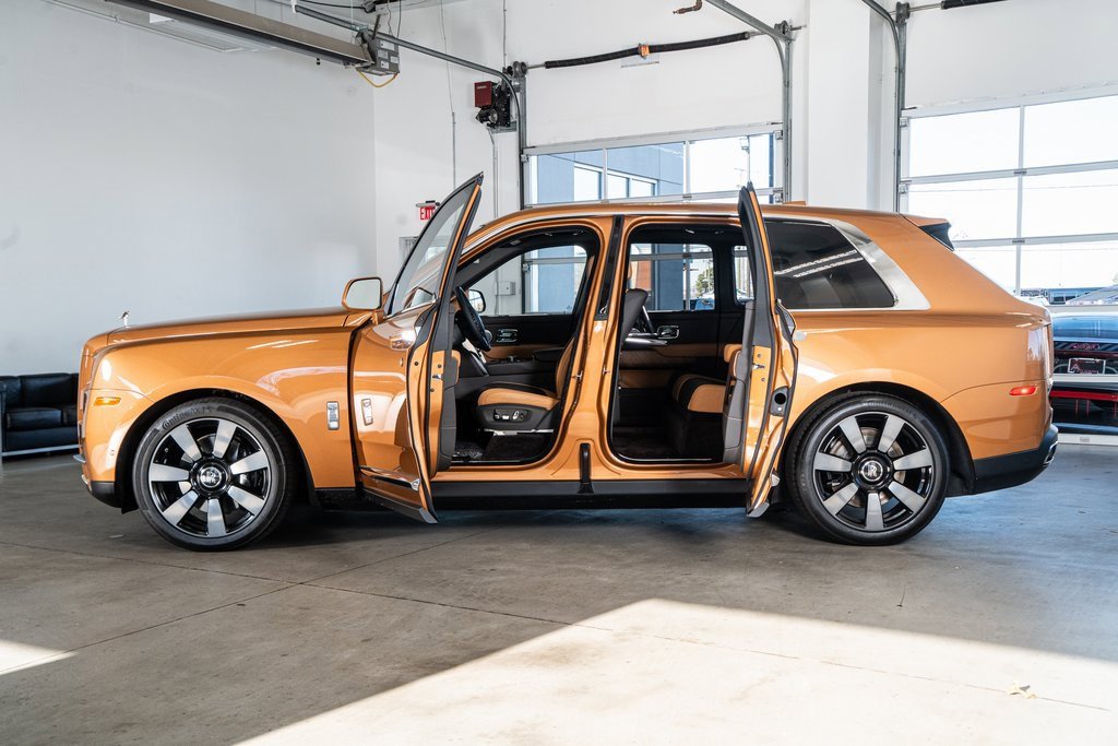 Used 2023 Rolls-Royce Cullinan w/ Cullinan Package image 8