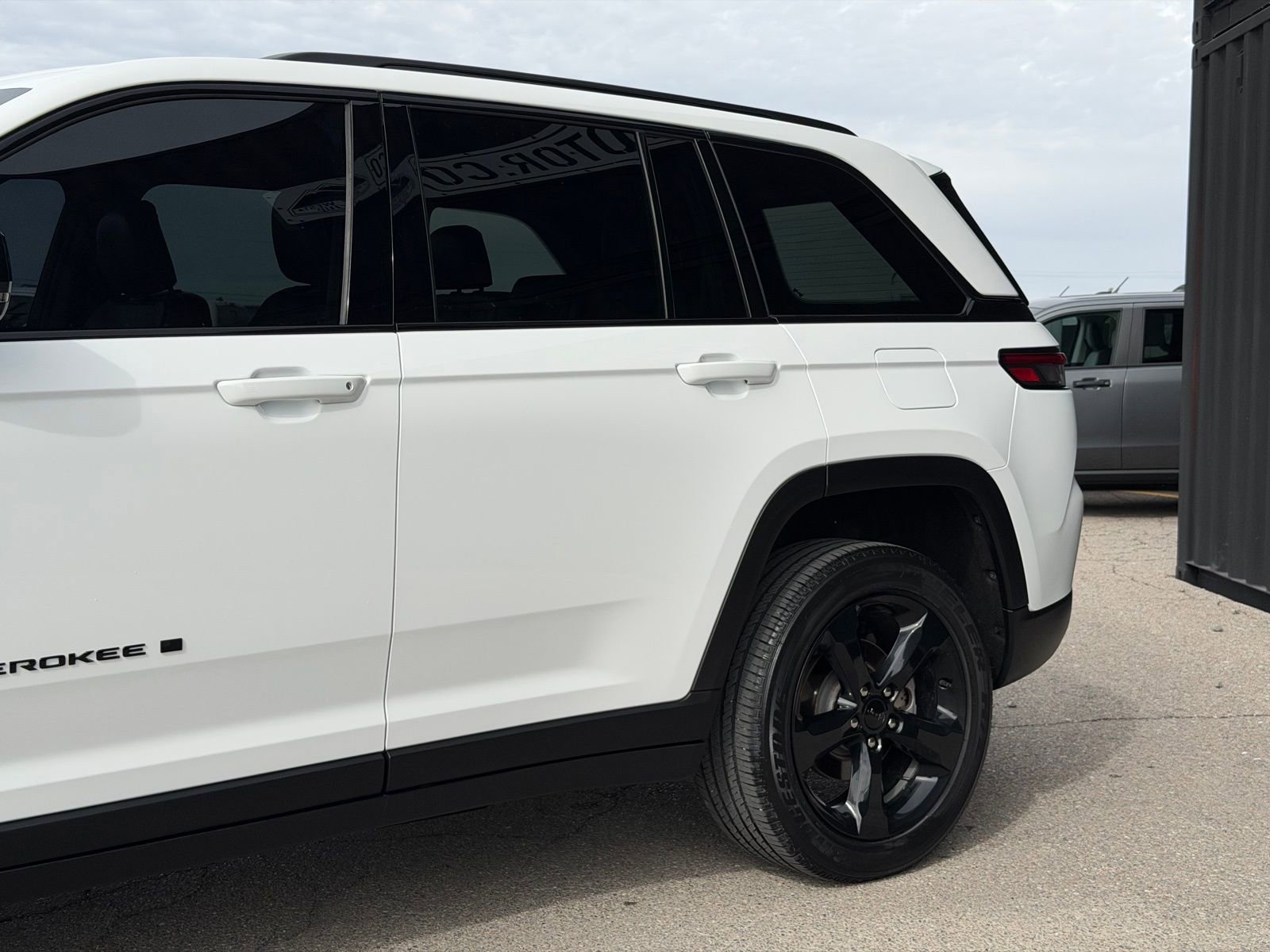 Used 2024 Jeep Grand Cherokee Altitude image 12