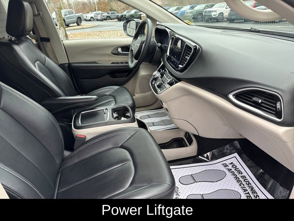 Used 2024 Chrysler Pacifica Touring-L FWD image 12