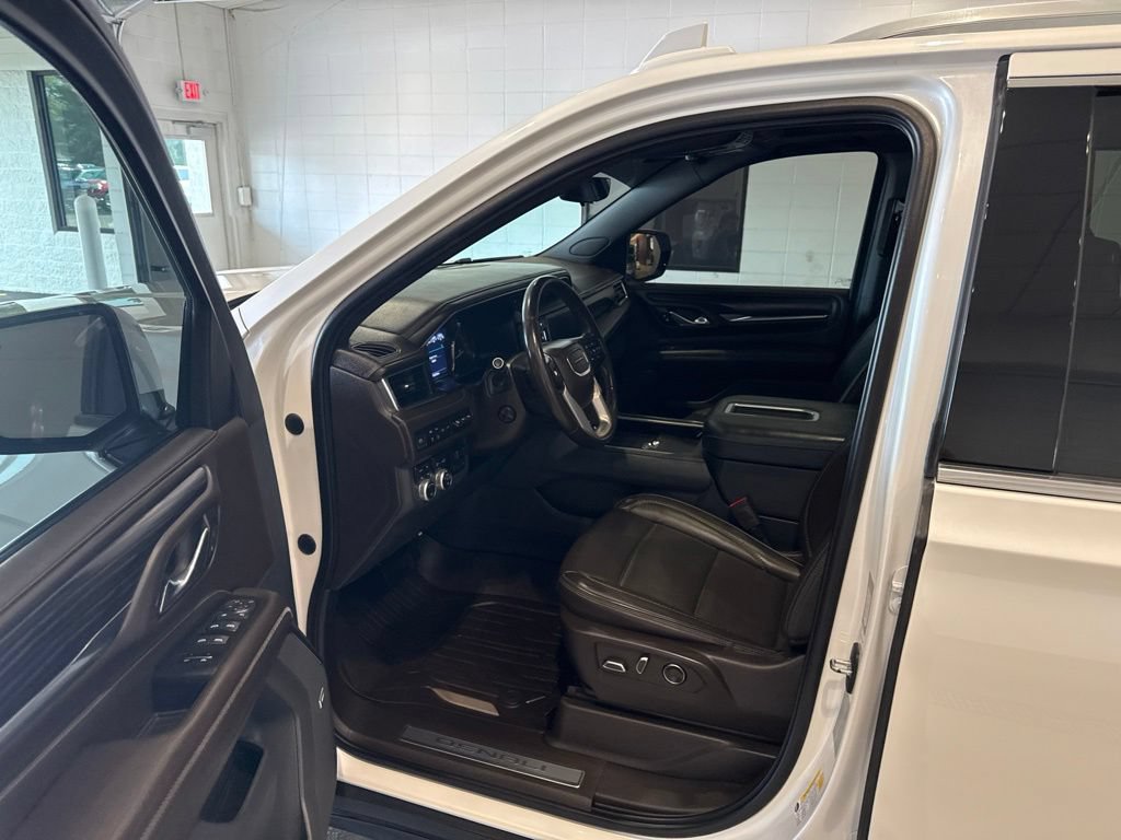 Used 2021 GMC Yukon XL Denali w/ Denali Ultimate Package AWD/4WD image 24