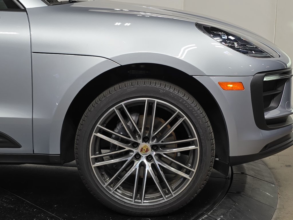 Certified 2026 Porsche Macan AWD/4WD image 11