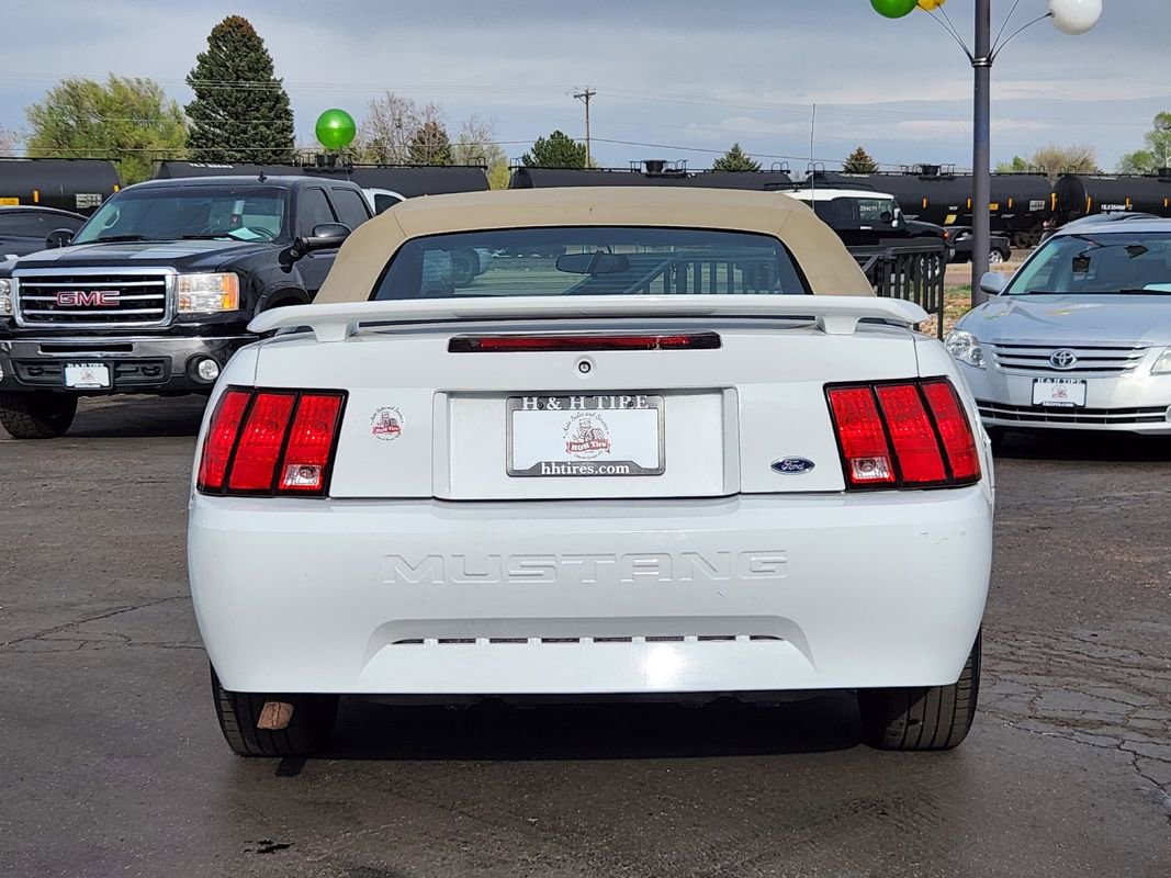 Used 2004 Ford Mustang Convertible image 10