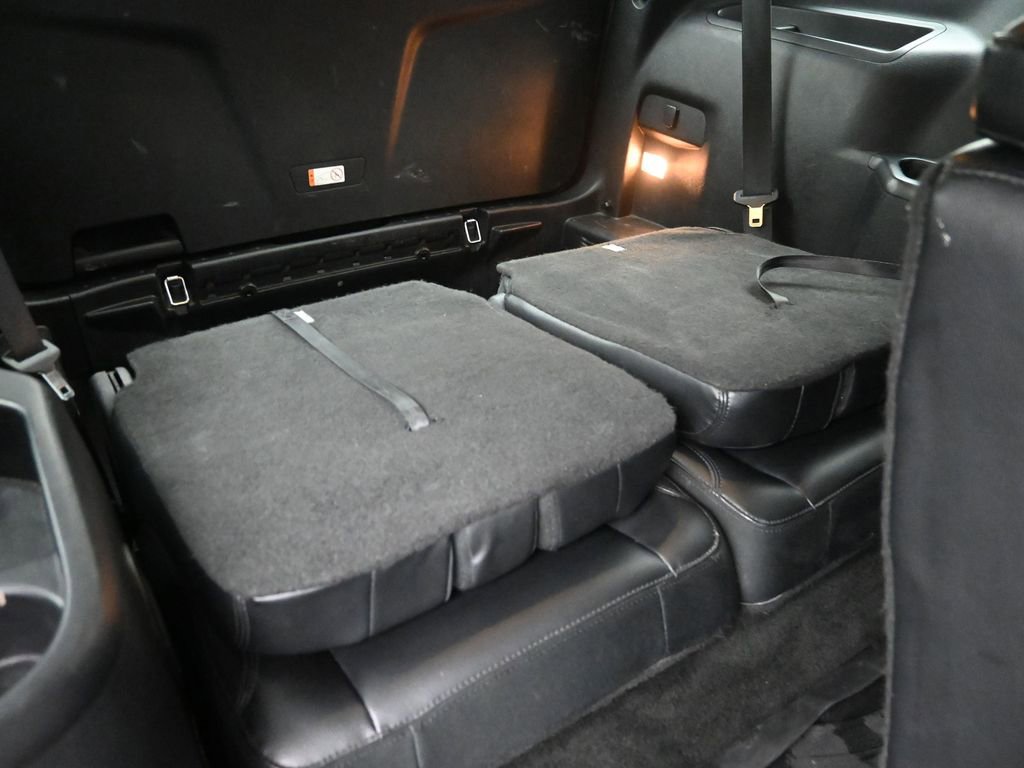 Used 2017 Ford Explorer XLT w/ Equipment Group 202A image 9