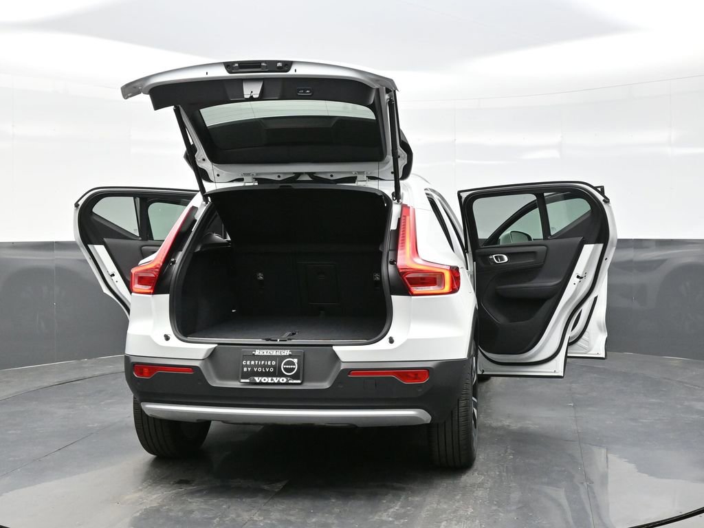 Used 2025 Volvo XC40 B5 Plus image 39