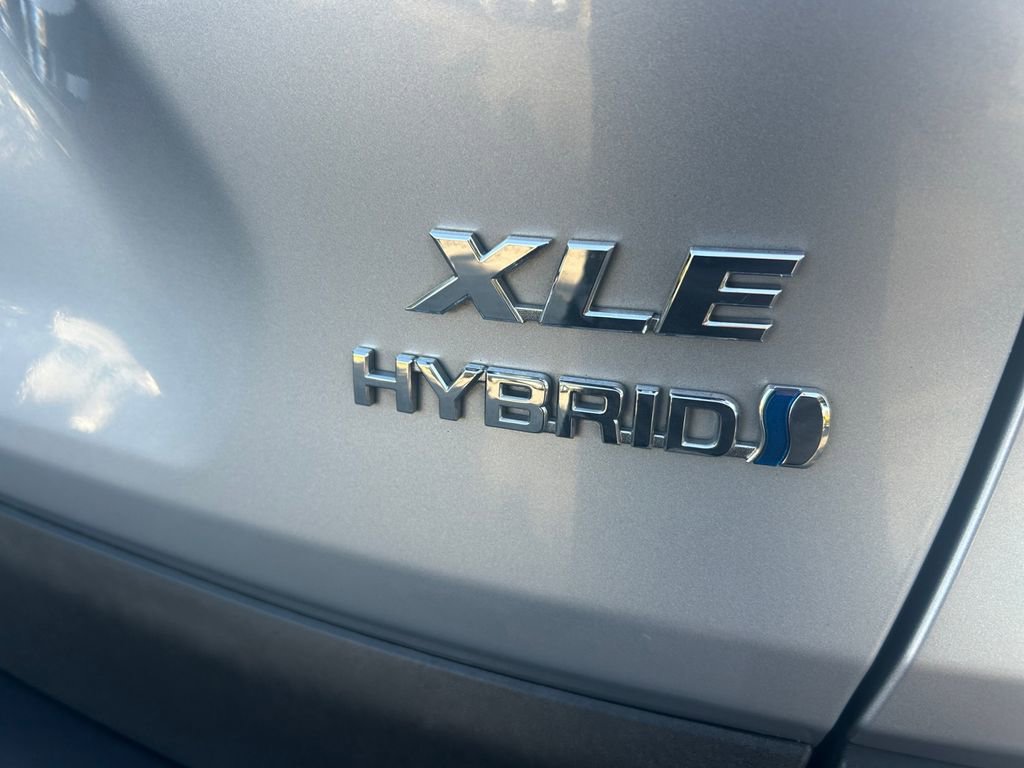 Used 2022 Toyota RAV4 XLE image 32