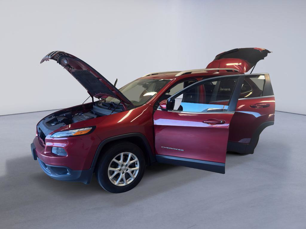 Used 2016 Jeep Cherokee Latitude w/ Cold Weather Group AWD/4WD image 11