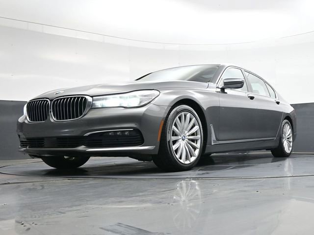 Used 2016 BMW 740i image 40