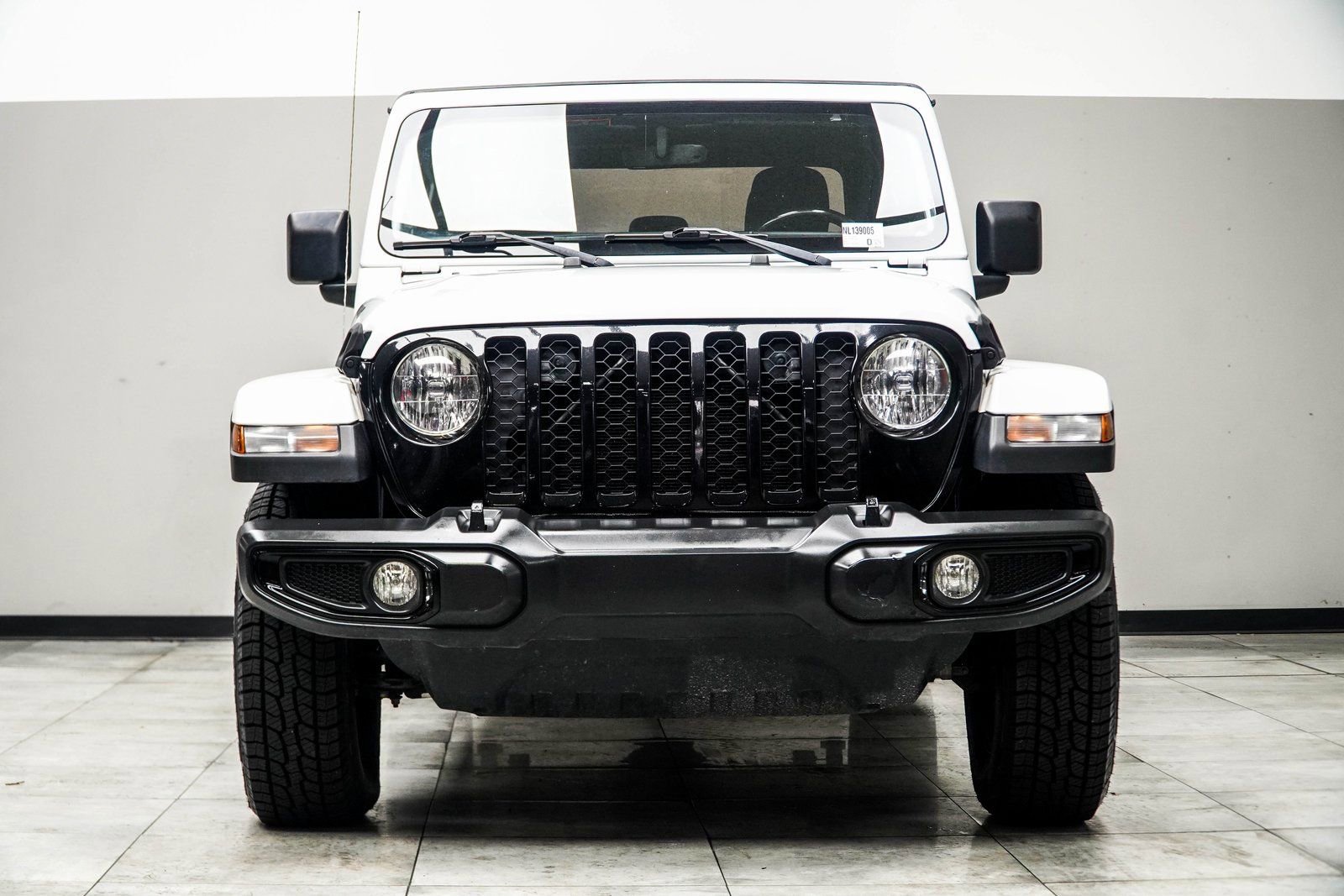 Used 2022 Jeep Gladiator Willys AWD/4WD image 7