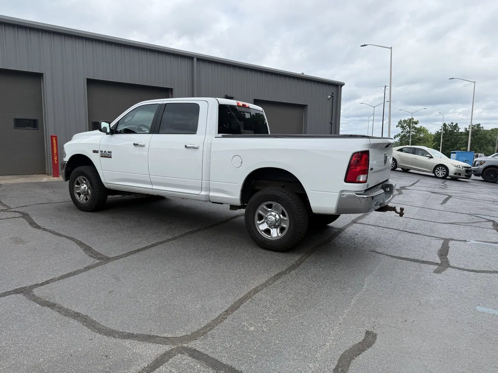 Used 2018 RAM 2500 SLT AWD/4WD image 2