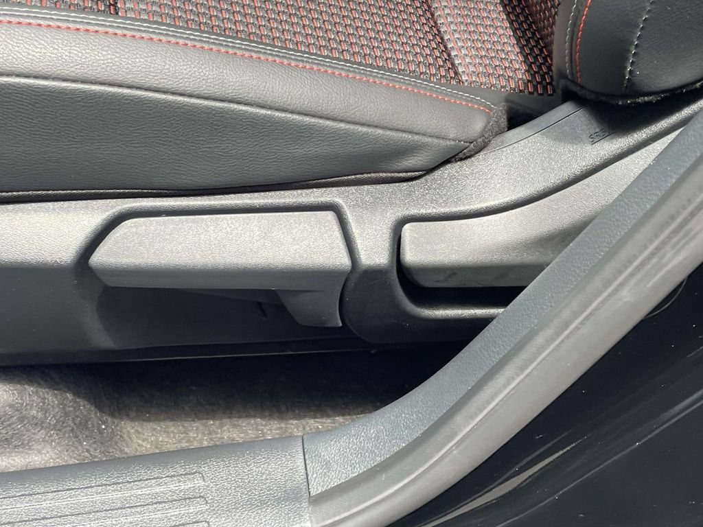 Used 2025 Nissan Kicks SR FWD image 17