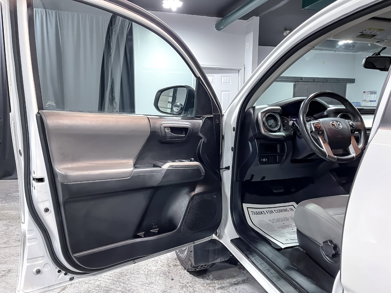 Used 2017 Toyota Tacoma TRD Off-Road image 11