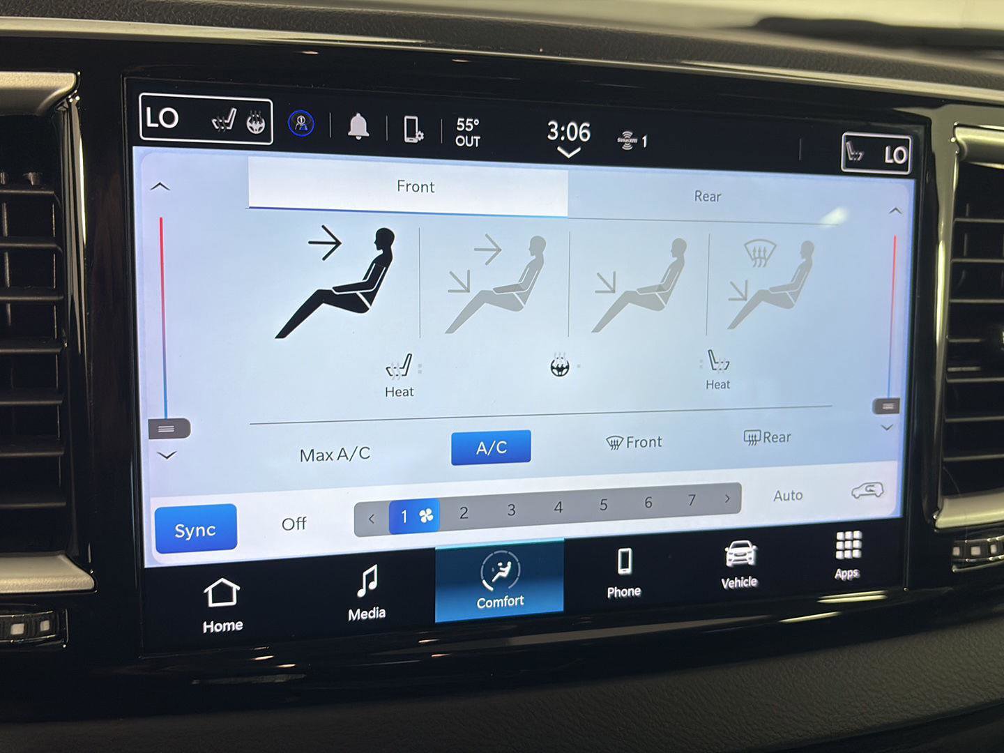 Used 2024 Chrysler Pacifica Touring-L image 28