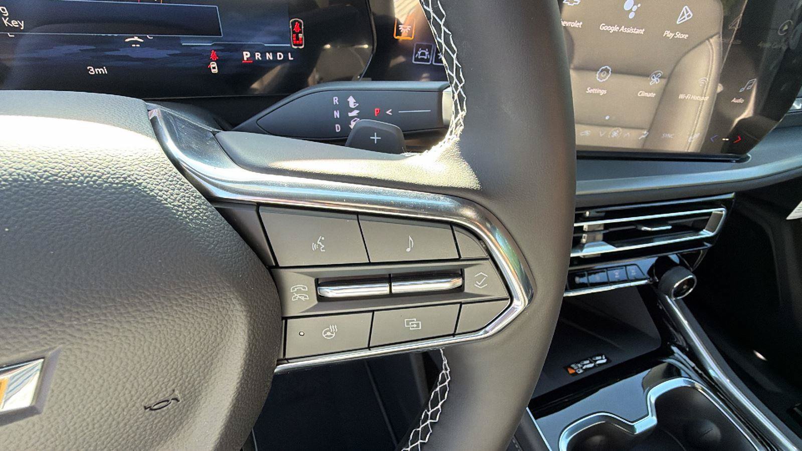 New 2026 Chevrolet Traverse LT w/ Sun and Wheel Package FWD image 24