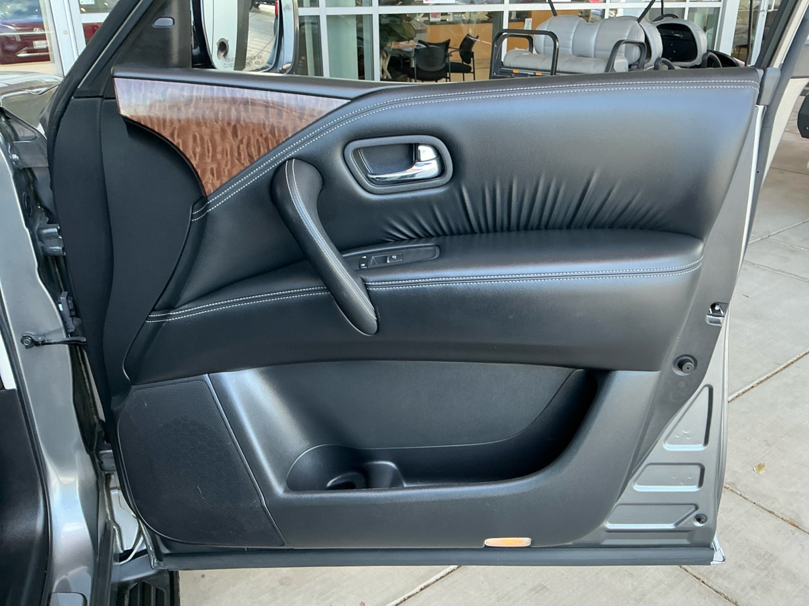 Used 2020 Nissan Armada Platinum w/ Captain's Chairs Package RWD image 16