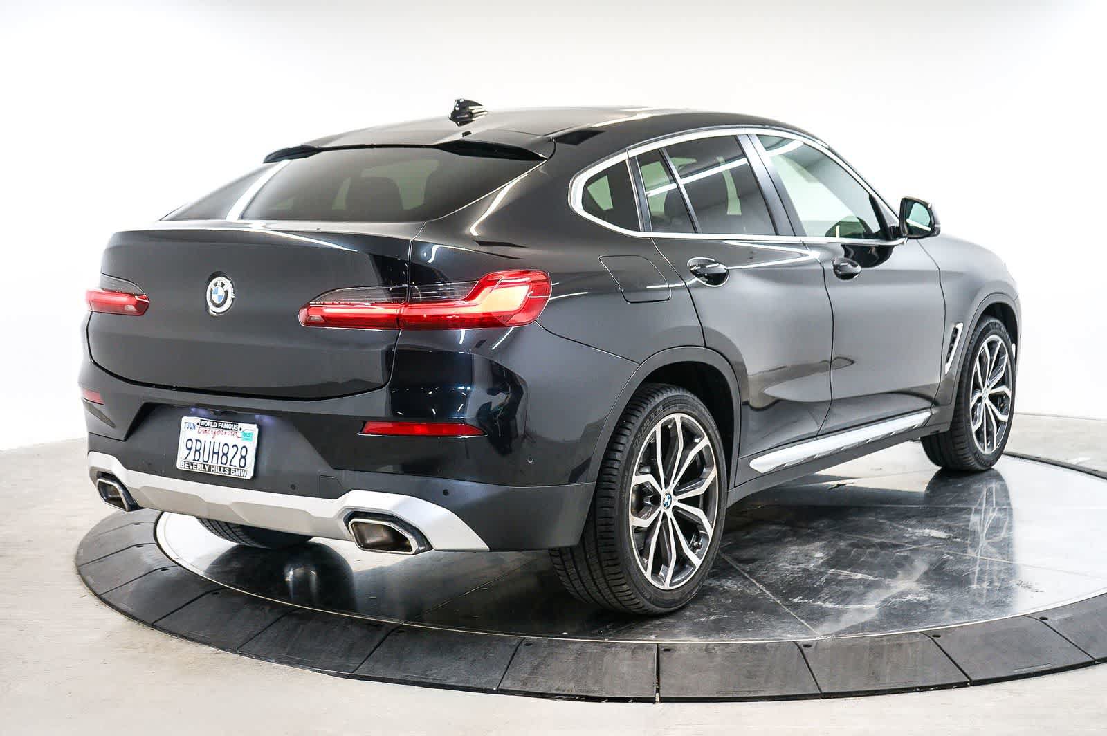 Used 2022 BMW X4 xDrive30i w/ Parking Assistance Package AWD/4WD image 9