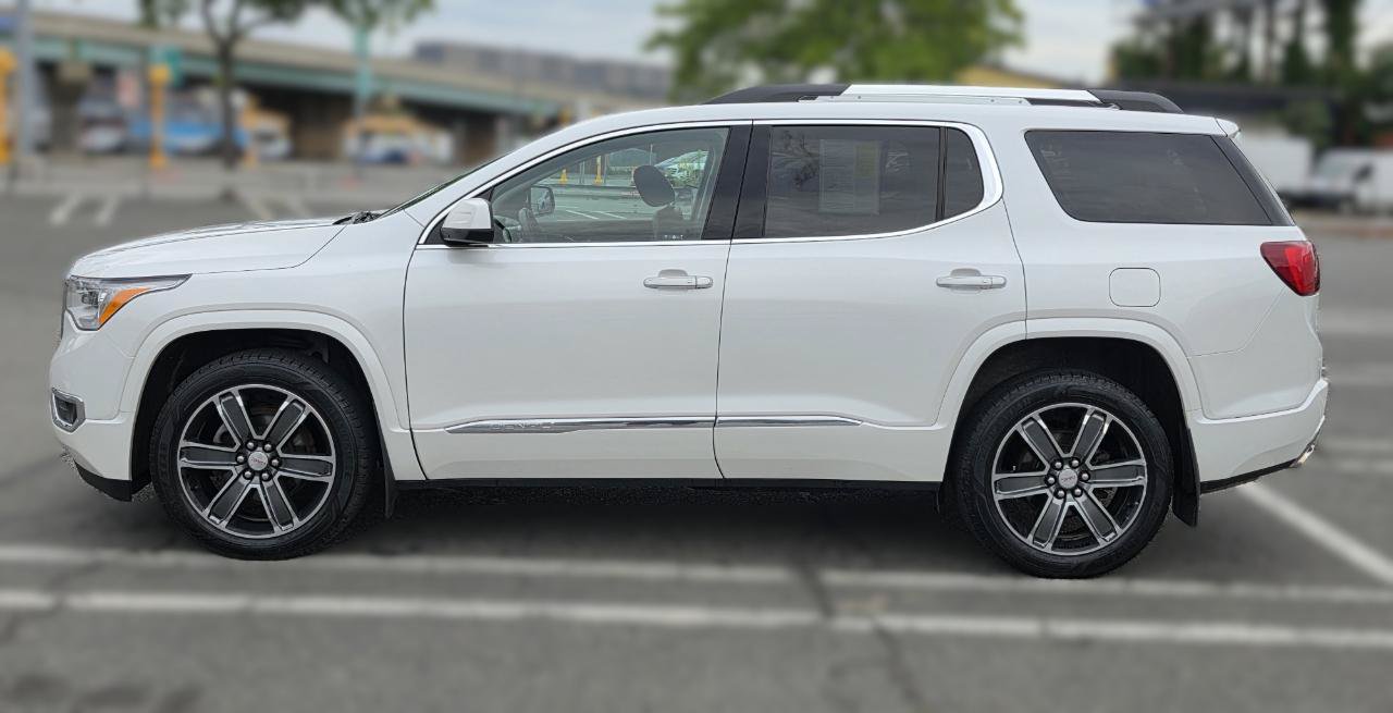 Used 2017 GMC Acadia Denali w/ Technology Package AWD/4WD image 4