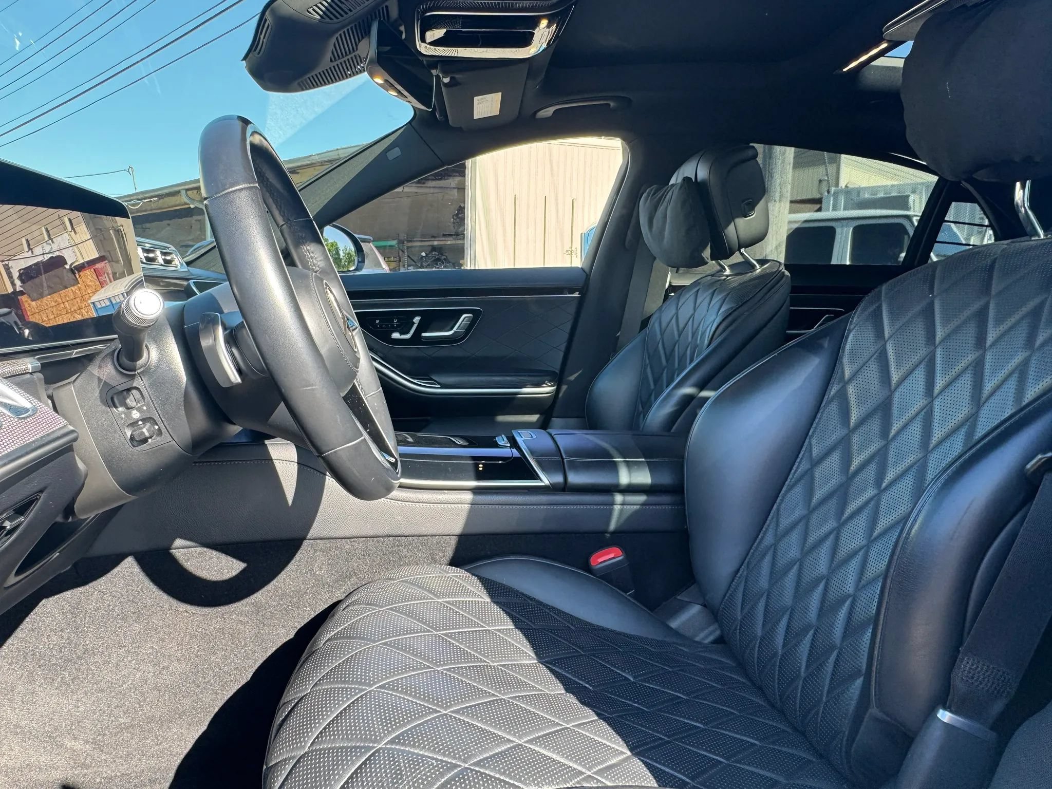 Used 2022 Mercedes-Benz S 580 4MATIC Sedan w/ AMG Line Package image 11
