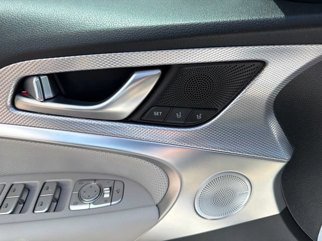 Used 2022 Genesis G70 2.0T w/ Prestige Package AWD/4WD image 13
